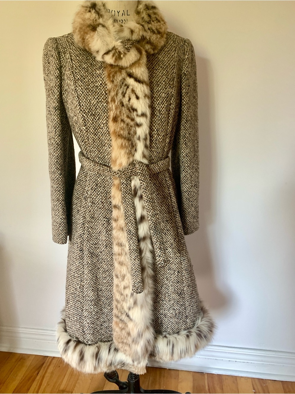 Vintage Women’s Tweed Wool Coat Lynx Fur Trim